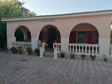 Foto Villa unifamiliare a Castel Volturno Centro di 160 m² con 4 locali