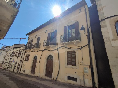 Foto Casa indipendente in BUCCIO DI RANALLO, L'Aquila di 220 m² in vendita