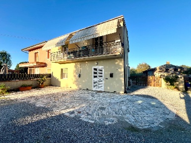 Foto Casale a Castelfranco di Sotto Orentano di 140 m² con 5 locali