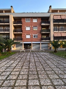 Foto Negozio a Roma Settecamini di 201 m² con 5 locali in affitto