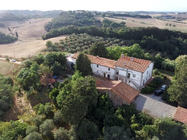 Foto Appartamento a Collesalvetti di 160 m² con 6 locali in vendita