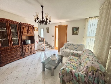 Foto Villa a schiera a Castelfranco di Sotto Centro di 160 m² con 7 locali