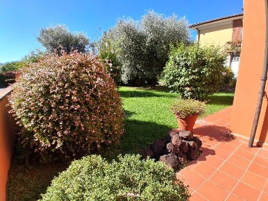 Foto Villa unifamiliare a Lucca San Marco - Acquacalda di 160 m² in vendita