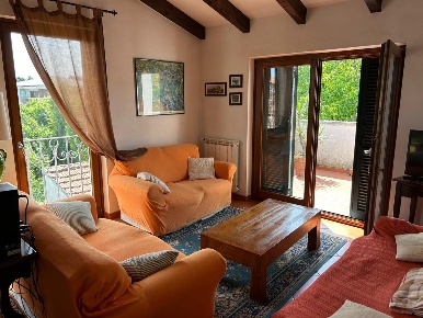 Foto Villa unifamiliare a Carrara Marina di Carrara di 194 m² con 8 locali