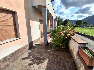 Foto Appartamento a Lucca Sant'Angelo di 100 m² con 5 locali in vendita