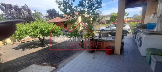 Foto Villa bifamiliare a Camaiore Lido di Camaiore di 180 m² con 6 locali