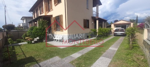 Foto Villa bifamiliare a Camaiore Lido di Camaiore di 180 m² con 6 locali