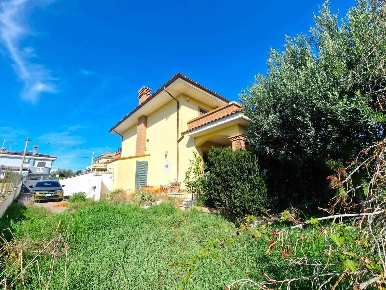 Foto Villa unifamiliare in Via Colle Esquilino  20, Anzio Cocchino di 80 m²