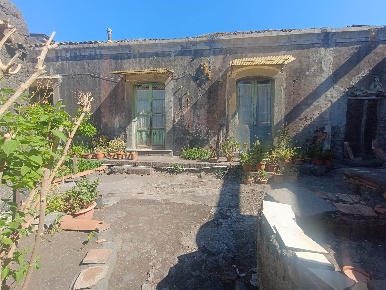 Foto Casa indipendente in via Piave  7, Nicolosi di 155 m² con 6 locali