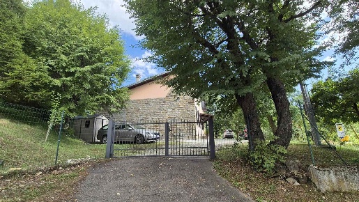 Foto Villa bifamiliare a Palagano di 150 m² con 12 locali in vendita