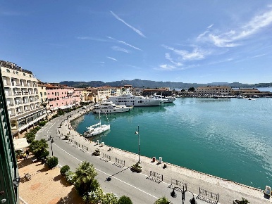Foto Appartamento a Portoferraio Centro di 150 m² con 7 locali in vendita