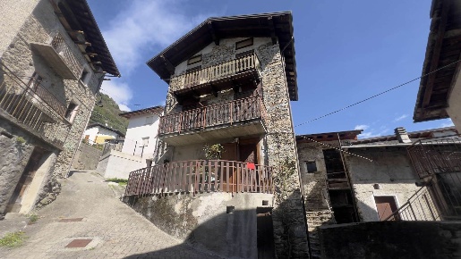 Foto Case semi ndipendenti in Via Trento, Buglio in Monte Centro di 135 m²