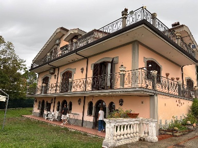 Foto Villa unifamiliare a Pontecagnano Faiano Pontecagnano di 406 m²