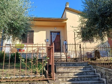 Foto Villa bifamiliare a Montepulciano Abbadia di 78 m² con 4 locali