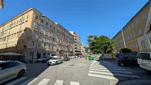 Foto Garage a Trieste Largo Barriera - Ospedale Maggiore di 20 m²