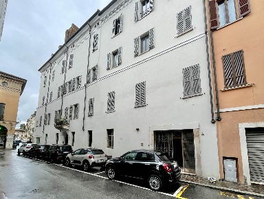 Foto Negozio a Mantova Centro di 125 m² con 3 locali in affitto