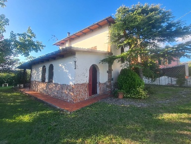 Foto Rustico a Reggello Centro di 130 m² con 5 locali in vendita