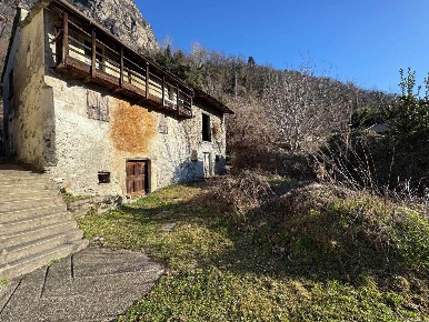 Foto Rustico in Via Don Pietro Buzzetti, Chiavenna Centro di 377 m²