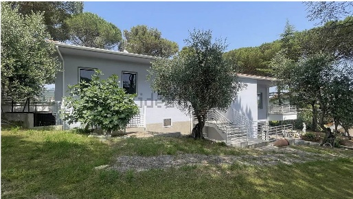 Foto Villa unifamiliare in via raffaello 4, Rosignano Marittimo di 250 m²