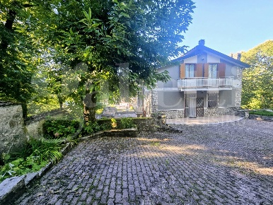 Foto Villa singola in Roccamassima, Segni di 450 m² con 10 locali
