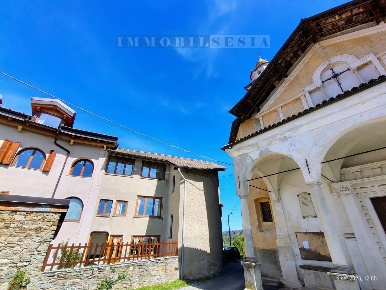 Foto Case semi ndipendenti in frazione colma 63, Valduggia Colma di 300 m²