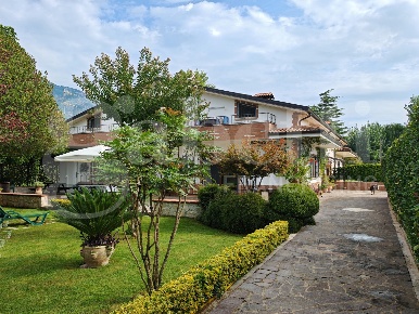 Foto Villa bifamiliare in Via Valerio Marziale s/n, Venafro di 279 m²
