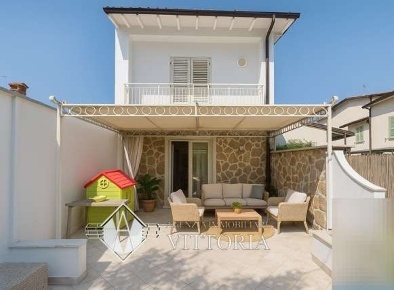 Foto Casa indipendente a Forte dei Marmi di 100 m² con 6 locali in vendita