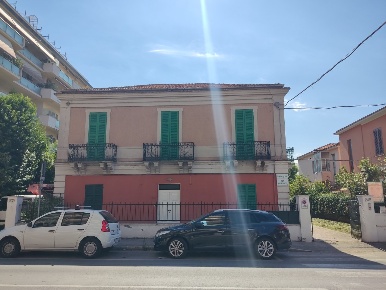 Foto Casa indipendente a Pescara Ospedale di 300 m² con 16 locali