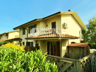 Foto Villa a schiera in DONIZETTI, Bottanuco di 200 m² con 4 locali