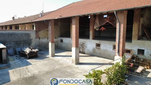 Foto Rustico a Travagliato Centro di 96 m² con 4 locali in vendita