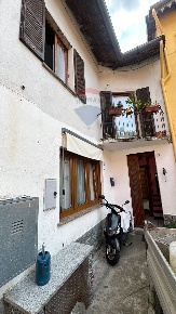 Foto Appartamento in Vicolo Rebisello, Luino Poppino di 107 m² con 3 locali