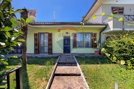 Foto Villa unifamiliare in VIA MARCO BIAGI, Bonate Sopra di 141 m²