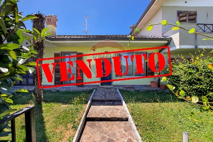 Foto Villa unifamiliare in VIA MARCO BIAGI, Bonate Sopra di 141 m²