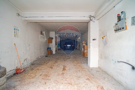 Foto Box in via Vitaliano Brancati, Gravina di Catania Centro di 122 m²