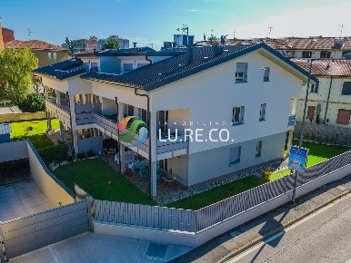 Foto Box in via della vittoria, Villasanta di 120 m² con 3 locali