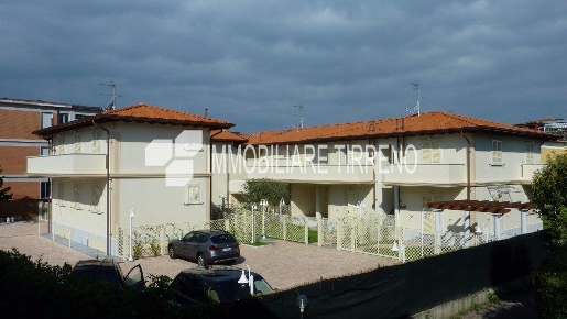 Foto Appartamento a Massa Marina di Massa Centro di 70 m² con 4 locali