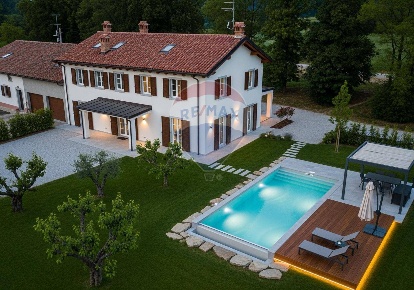 Foto Casa indipendente a Viadana di 200 m² con 6 locali in vendita