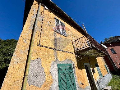 Foto Rustico in via Marchesano, Varese Ligure di 191 m² con 8 locali