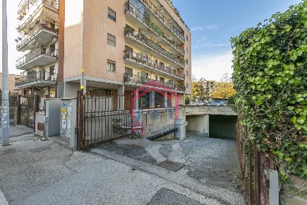 Foto Magazzino in Via Catilina, Pomezia Pomezia Centro di 238 m² in affitto