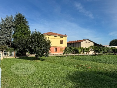 Foto Rustico in via casali, Formigine di 312 m² con 10 locali in vendita
