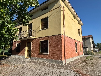 Foto Casa indipendente in via casali, Formigine di 312 m² con 10 locali