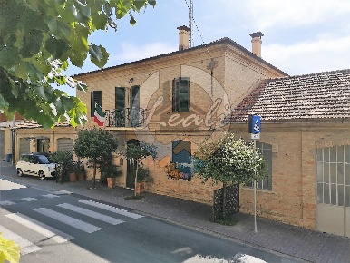 Foto Villa unifamiliare in VIA SANTA MARIA, Montegiorgio Centro di 568 m²