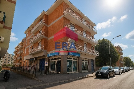 Foto Locale commerciale in Via Filippo Re, Pomezia Pomezia Centro di 85 m²