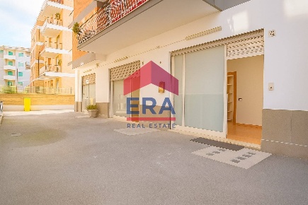 Foto Locale commerciale in Via Filippo Re, Pomezia Pomezia Centro di 85 m²