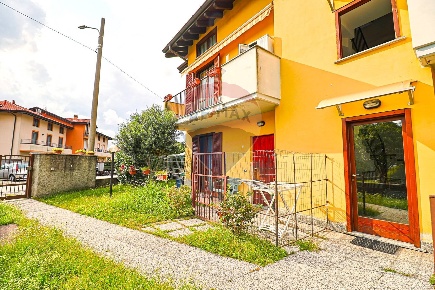 Foto Appartamento in Via Torino, Cittiglio Centro di 77 m² con 3 locali