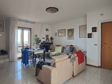 Foto Appartamento in Via Cavour, Acquaviva Picena di 143 m² con 6 locali