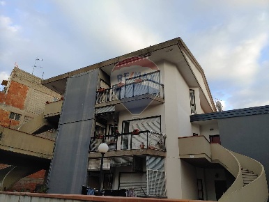 Foto Appartamento in VIA SILVIO PELLICO, Paternò di 136 m² con 7 locali