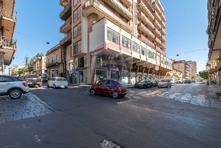 Foto Appartamento in VIA GIOVANNI BATTISTA NICOLOSI, Paternò di 166 m²