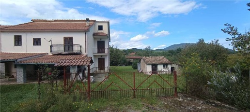 Foto Casa indipendente in -, Esperia di 298 m² con 8 locali in vendita