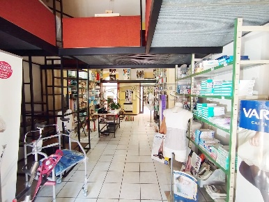 Foto Locale commerciale a Umbertide di 75 m² con 3 locali in affitto